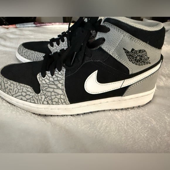 Jordan Other - EUC Nike Air Jordan 1 Mid SE Elephant Print Men's Size 7.5 Dm1200-016